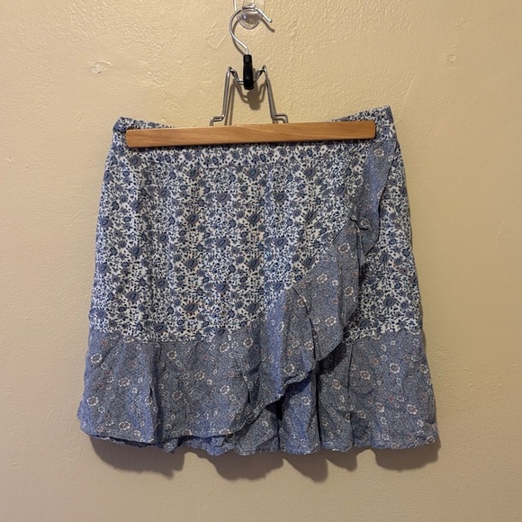 Elegant Blue Floral Mini Skirt - Picture 1 of 1
